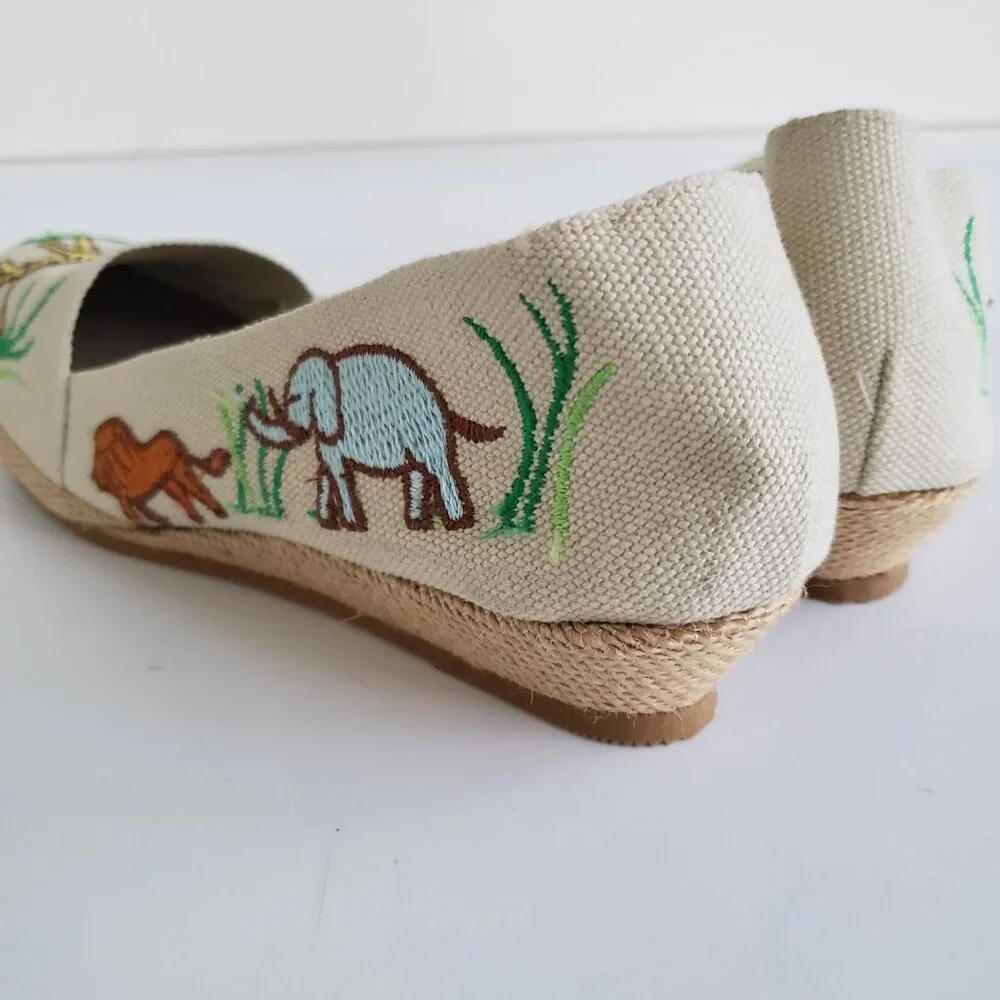 Vintage 70s/80s Margery Wind by Beacon wild animals embroidered canvas shoes